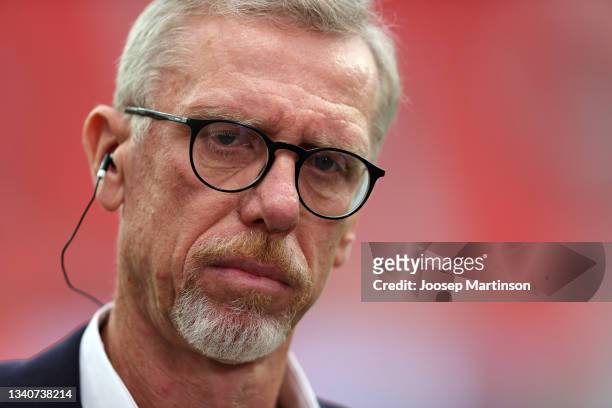 Peter Stoeger, Head Coach of Ferencvaros TC looks on prior to the UEFA Europa League group G match between Bayer Leverkusen and Ferencvarosi TC at...