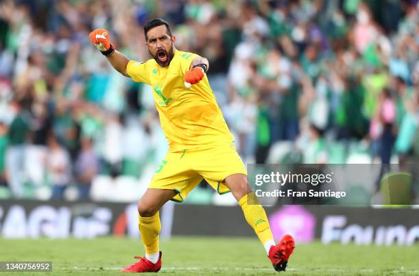 Claudio Bravo of Real Betis celebrates their side's fourth goal scored by Juanmi of Real Betis during the UEFA Europa League group G match between...