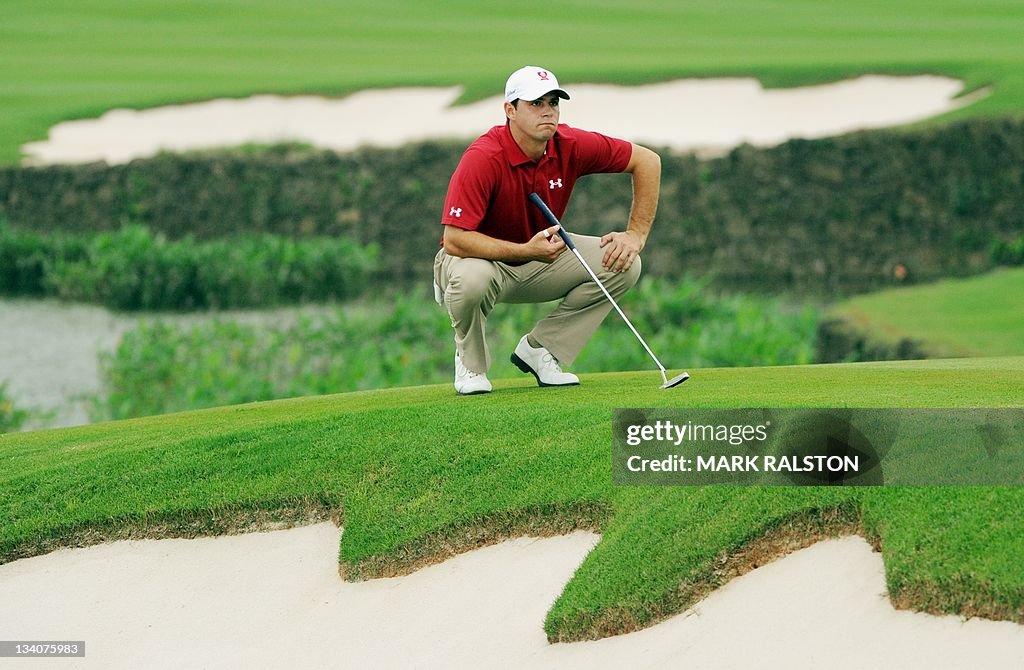 Gary Woodland of the US lines up his put