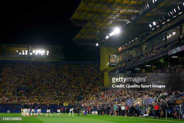 General view inside the stadium as the teams walk out prior to the UEFA Champions League group F match between Villarreal CF and Atalanta at Estadio...