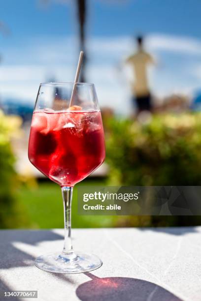 happy hour time - tavolo stock pictures, royalty-free photos & images