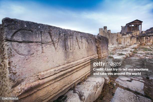 dougga, ancient roman city - tunisia, tunis, africa - road to war in middle east and north africa stock-fotos und bilder