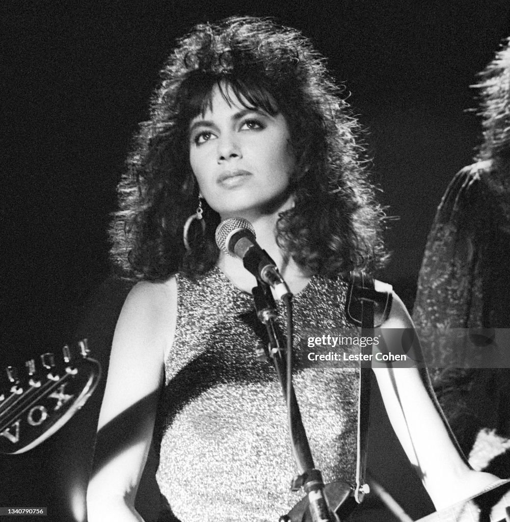 Bangles Singer American singer-songwriter Susanna Hoffs, of the American pop rock ...