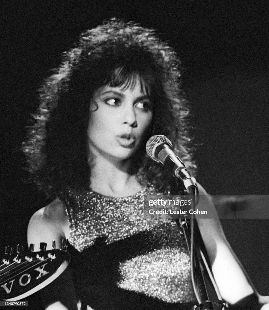 Bangles Singer American singer-songwriter Susanna Hoffs, of the American pop rock ...