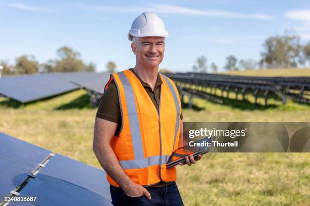 portrait of experienced male engineer - protector solar stock pictures, royalty-free photos & images