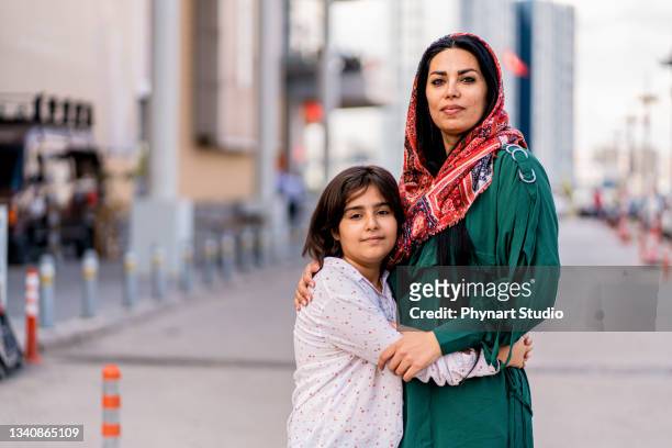 middle eastern mother and daughter - emigration and immigration stock pictures, royalty-free photos & images