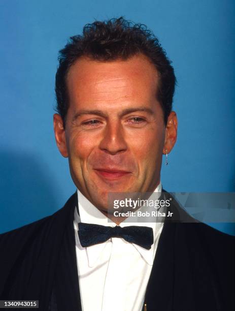 Bruce Willis backstage at the Emmy Awards, September 21, 1986 in Los Angeles, California.