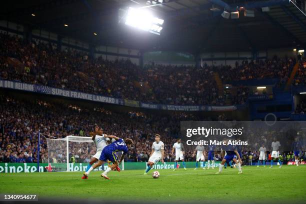 Marcos Alonso of Chelsea tangles with Wilmar Barrios of Zenit Saint Petersburg during the UEFA Champions League group H match between Chelsea FC and...