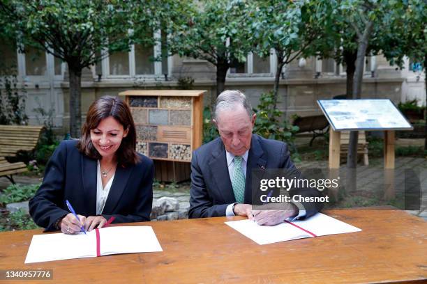 Paris Mayor and Socialist Party candidate for the 2022 French presidential elections Anne Hidalgo and former New York mayor Michael Bloomberg meet to...