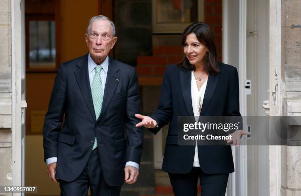 Paris Mayor and Socialist Party candidate for the 2022 French presidential elections Anne Hidalgo welcomes former New York mayor Michael Bloomberg at...