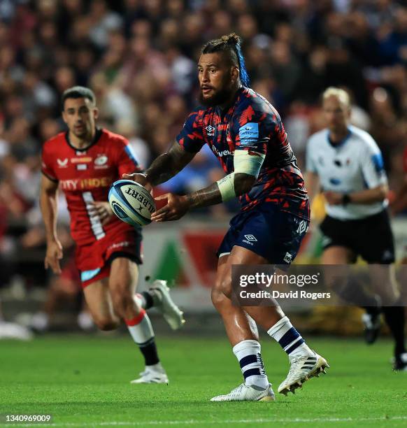 Nathan Hughes of Bristol Bears passes the ball during the Gallagher Premiership Rugby match between Bristol Bears and Saracens at Ashton Gate on...