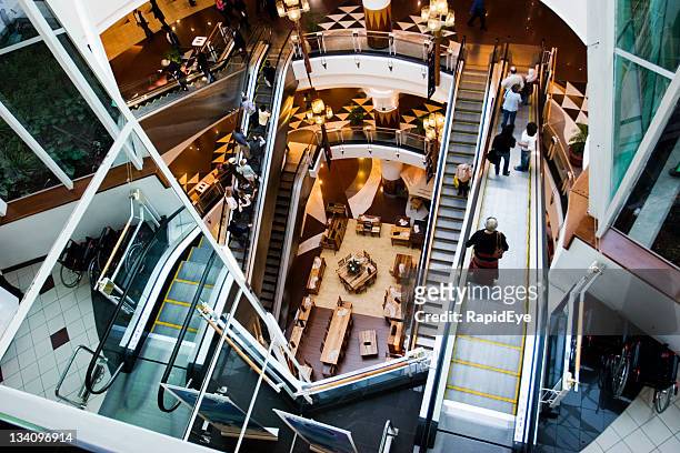 mc-escher-einkaufszentrum - rolltreppe von oben stock-fotos und bilder