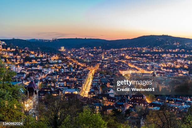 germany, baden-wurttemberg, stuttgart, heslach and lehen districts seen from weissenburgpark at dusk - stuttgart duitsland stockfoto's en -beelden