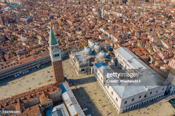 italy, veneto, venice, aerial view of piazza san marco with doges palace, saint marks basilica and saint marks campanile - basilica di san marco stock-fotos und bilder