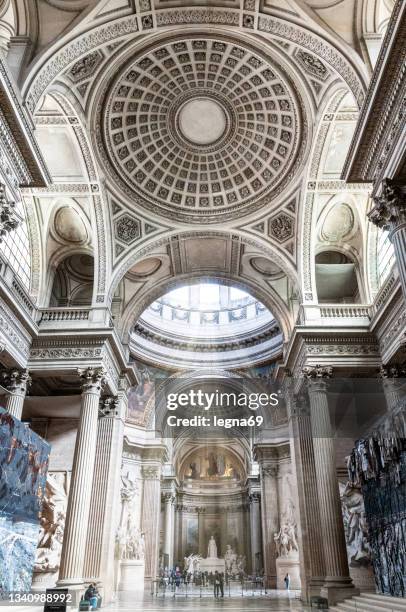 french panthéon in paris - cupola stockfoto's en -beelden