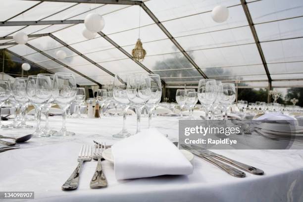 white wedding reception - feesttent stockfoto's en -beelden