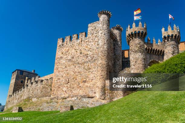 テンプラー城 ポンフェラーダ、レオン、スペイン - ponferrada ストックフォトと画像