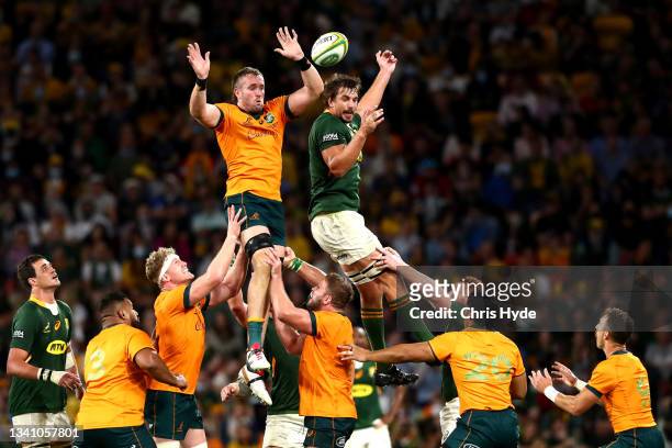 Izack Rodda of the Wallabies wins lineout ball against Eben Etzebeth of South Africa during The Rugby Championship match between the Australian...