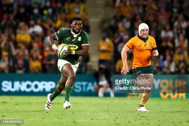 Siya Kolisi of South Africa makes a break during The Rugby Championship match between the Australian Wallabies and the South Africa Springboks at...