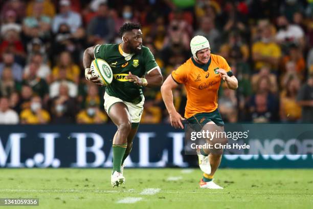 Siya Kolisi of South Africa makes a break during The Rugby Championship match between the Australian Wallabies and the South Africa Springboks at...