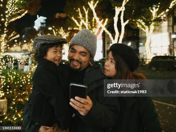 happy family having fun in the city during holidays. - happy holidays around the world stock pictures, royalty-free photos & images