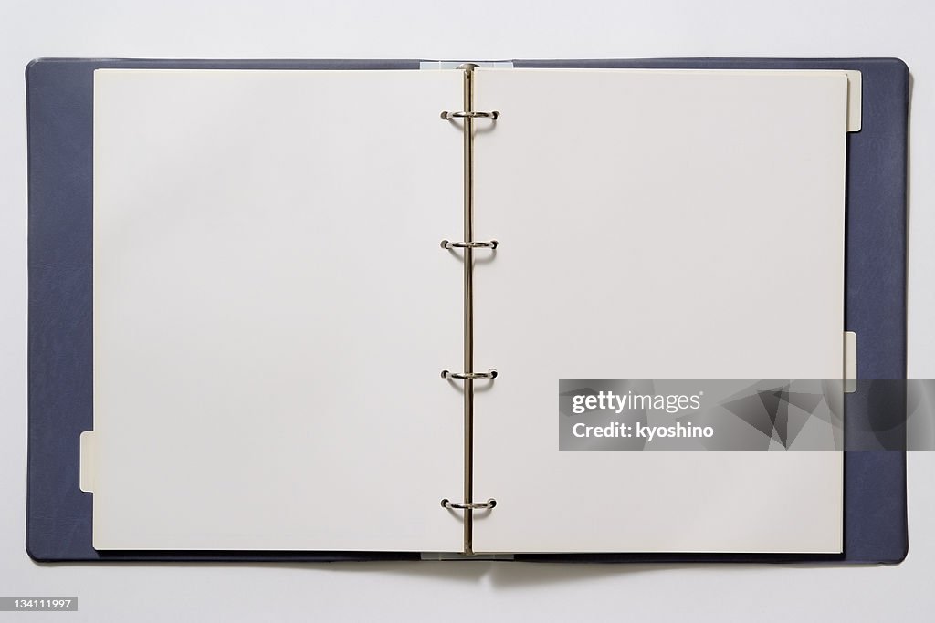 Isolierte Schuss von blank ring binder auf weißem Hintergrund