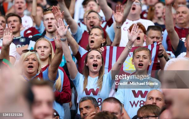 vejr Vis stedet Ud 30,818 Aston Villa Fans Photos and Premium High Res Pictures - Getty Images