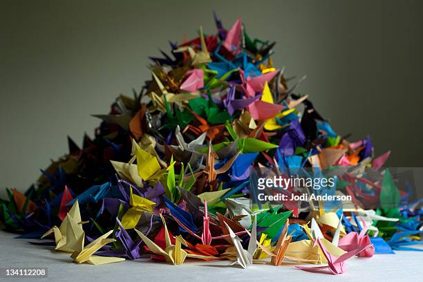 1,000 cranes - 1000 origami cranes stock-fotos und bilder