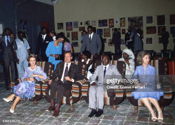 During their official trip to Senegal Spanish Kings Juan Carlos I and Sofia visit a tapestry factory with President Leopold Sedar Senghor and his...