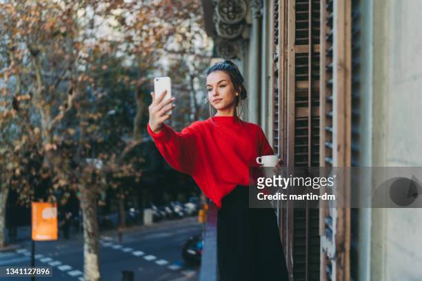 woman taking selfie, covid-19 pandemic - barcelona hotel stockfoto's en -beelden