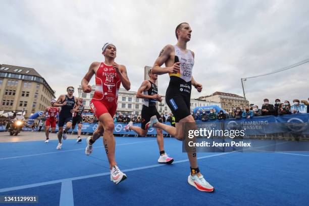 Image has been digitally enhanced. Athletes performe during the run lap of the Elite men sprint distance during the World Triathlon Championship...
