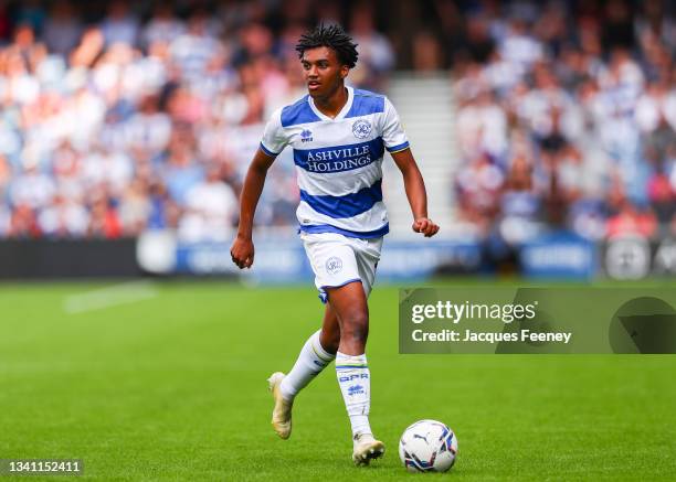 Sam McCallum of Queens Park Rangers runs with the ball during the Sky Bet Championship match between Queens Park Rangers and Bristol City at The...