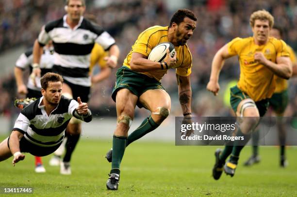 Digby Ioane of The Wallabies evades the tap tackle from Danny Cipriani of the Barbarians to score the opening try during the Killik Cup match between...