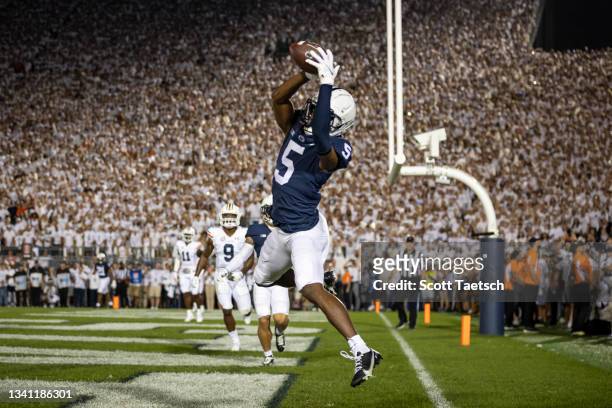 Jahan Dotson of the Penn State Nittany Lions catches a pass for a touchdown against the Auburn Tigers during the first half at Beaver Stadium on...