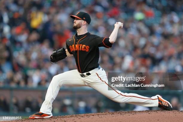 Alex Wood of the San Francisco Giants pitches in the top of the second inning against the Atlanta Braves at Oracle Park on September 18, 2021 in San...