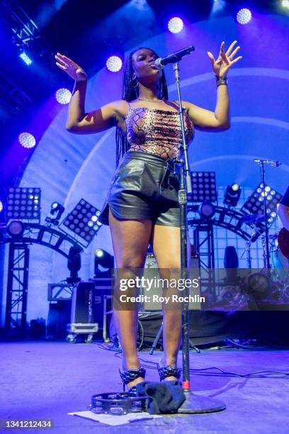 Backup Singers Photos and Premium High Res Pictures - Getty Images