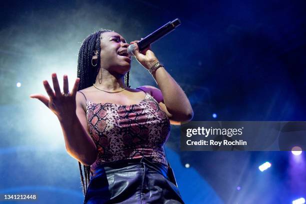 Backup Singers Photos and Premium High Res Pictures - Getty Images