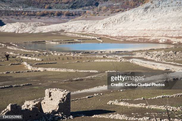 abandoned village in spain due to reservoir construction - reservoir stock pictures, royalty-free photos & images