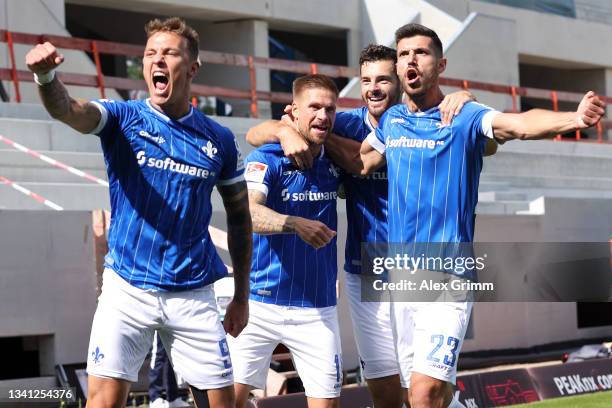 Tobias Kempe of Darmstadt celebrates his team's first goal with teammates Philip Tietz , Luca Pfeiffer and Klaus Gjasula during the Second Bundesliga...