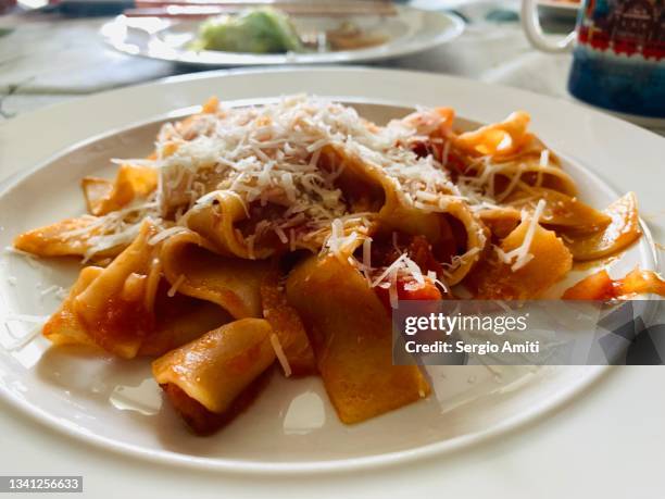 pappardelle all’amatriciana - pappardelle stock pictures, royalty-free photos & images
