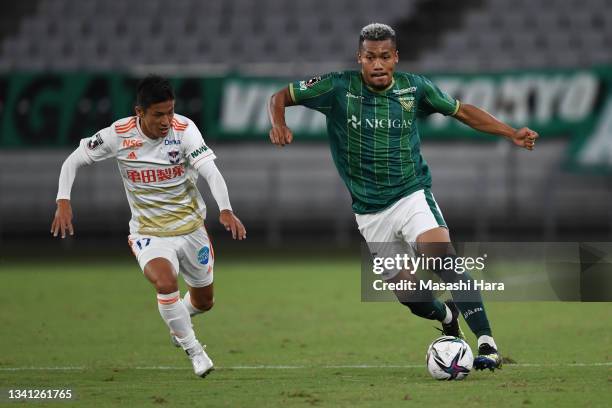 Boniface Nduka of Tokyo Verdy in action during the J.League Meiji Yasuda J2 match between Tokyo Verdy and Albirex Niigata at Ajinomoto Stadium on...