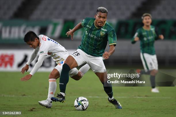 Boniface Nduka of Tokyo Verdy and Akito Fukuta of Albirex Niigata compete for the ball during the J.League Meiji Yasuda J2 match between Tokyo Verdy...