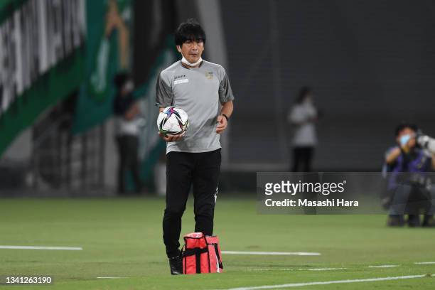 Takafumi Hori,coach of Tokyo Verdy looks on during the J.League Meiji Yasuda J2 match between Tokyo Verdy and Albirex Niigata at Ajinomoto Stadium on...
