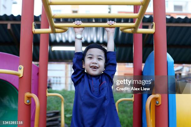 cihldhood - alex boys stockfoto's en -beelden