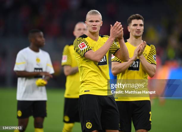 Erling Haaland of Dortmund and teammates celebrate their 4-2 victory after the Bundesliga match between Borussia Dortmund and 1. FC Union Berlin at...