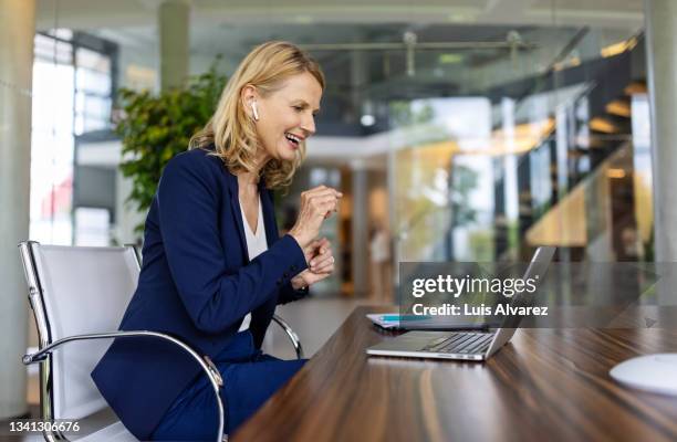 female entrepreneur having teleconference on her laptop - laptop side view stock pictures, royalty-free photos & images