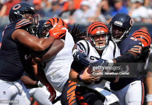 Inside linebacker Roquan Smith of the Chicago Bears sacks quarterback Joe Burrow of the Cincinnati Bengals during the second half at Soldier Field on...