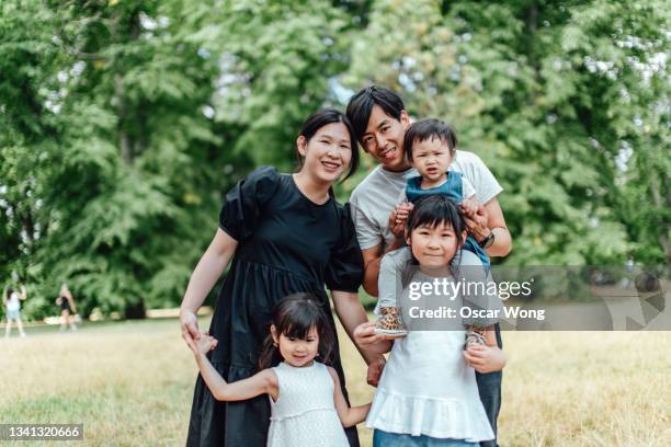 young asian family enjoying nature at the park - chino oriental fotografías e imágenes de stock