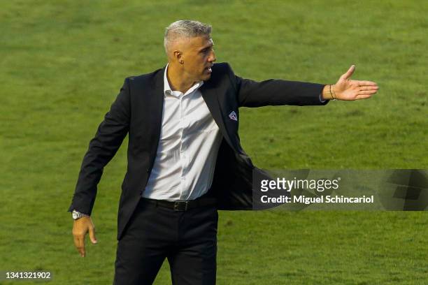 Hernan Crespo coach of Sao Paulo gestures during a match between Sao Paulo and Atletico Goianiense as part of Brasileirao 2021 at Morumbi Stadium on...