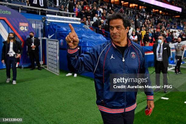Rai former Paris Saint-Germain captain salutes the crowd before the Ligue 1 Uber Eats match between Paris Saint Germain and Lyon at Parc des Princes...